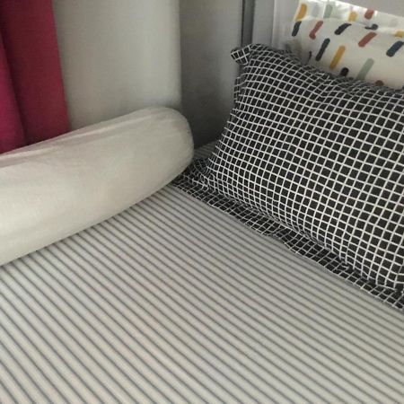 Just For Sleep - Parisian Male Dorm Room -Daily Stays 8Pm To 10Am- Contact Booking Message On The Arrival- Pas D'Appel Phone Bobigny Exteriér fotografie